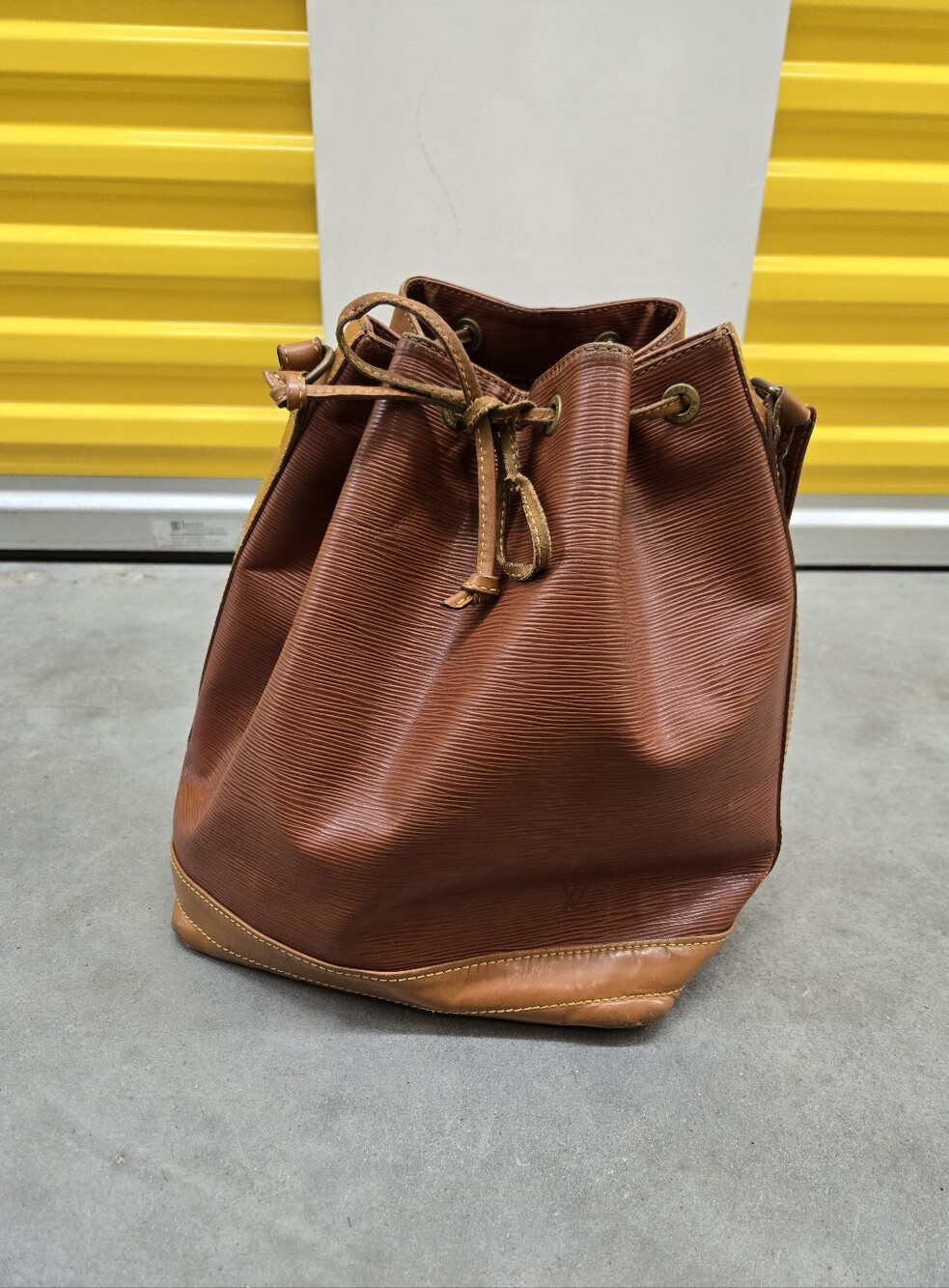 Authentic Louis Vuitton Two Tone Epi Leather Bucket Bag Purse